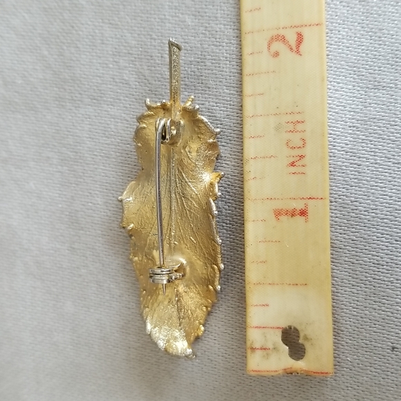 Golden tone DIPPED LEAF pin Vintage - Picture 2 of 2